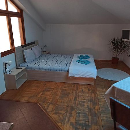Guest House Ganovi 칼로페르 객실 사진