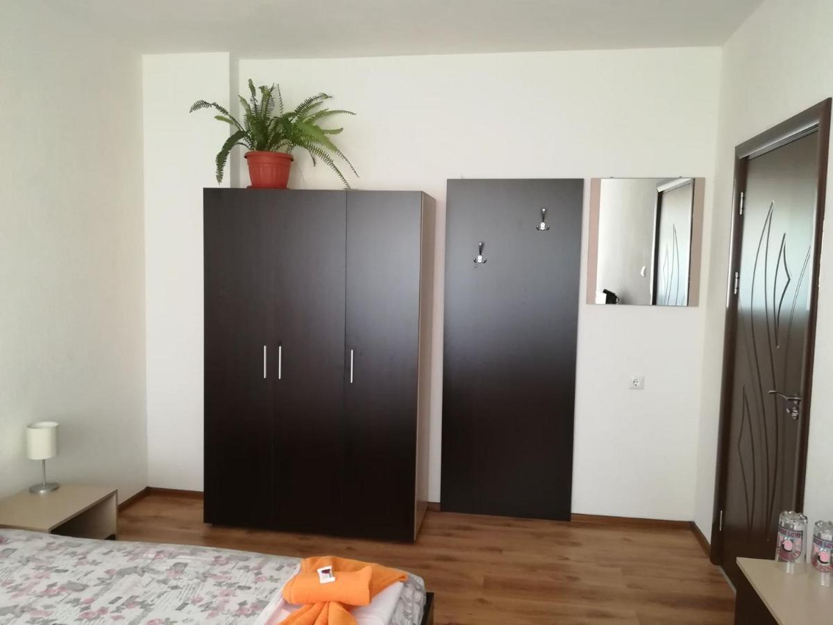 Guest House Ganovi 칼로페르 외부 사진
