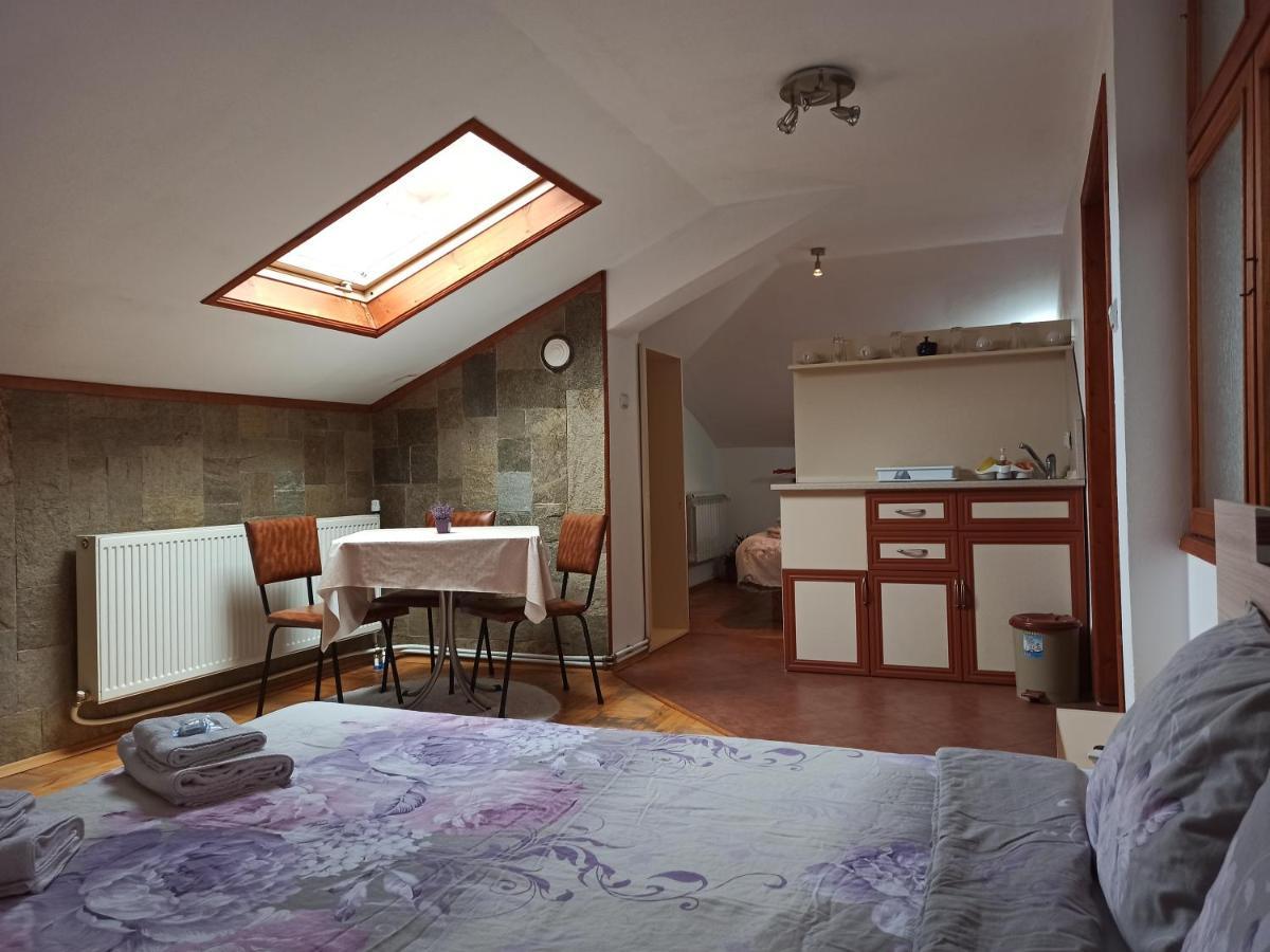 Guest House Ganovi 칼로페르 외부 사진